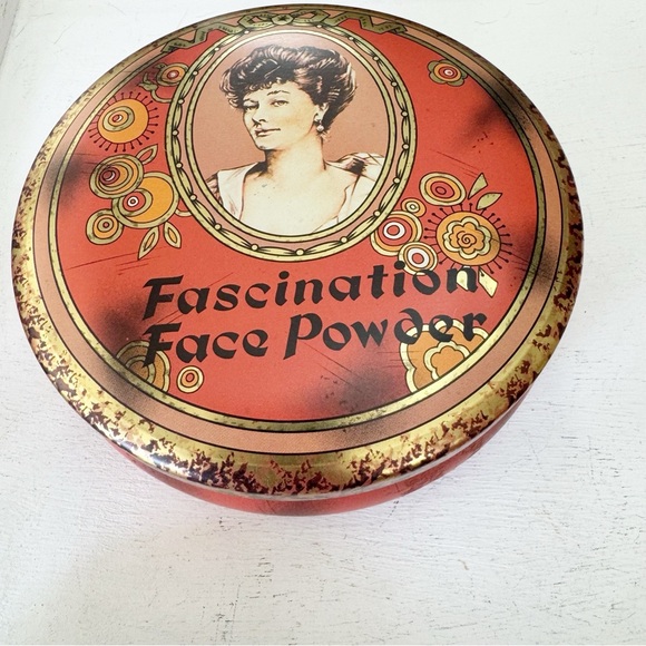 Beautiful Vintage Round Tin Fascination Face Powder Trinket Box Made in England - Picture 3 of 16